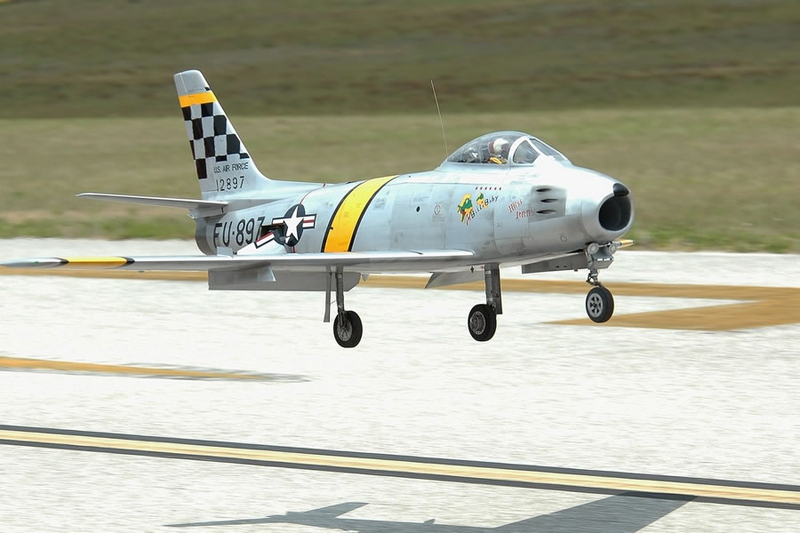 Illustration for article titled Top Gun 2008: Biggest RC Airplane Competition in the World